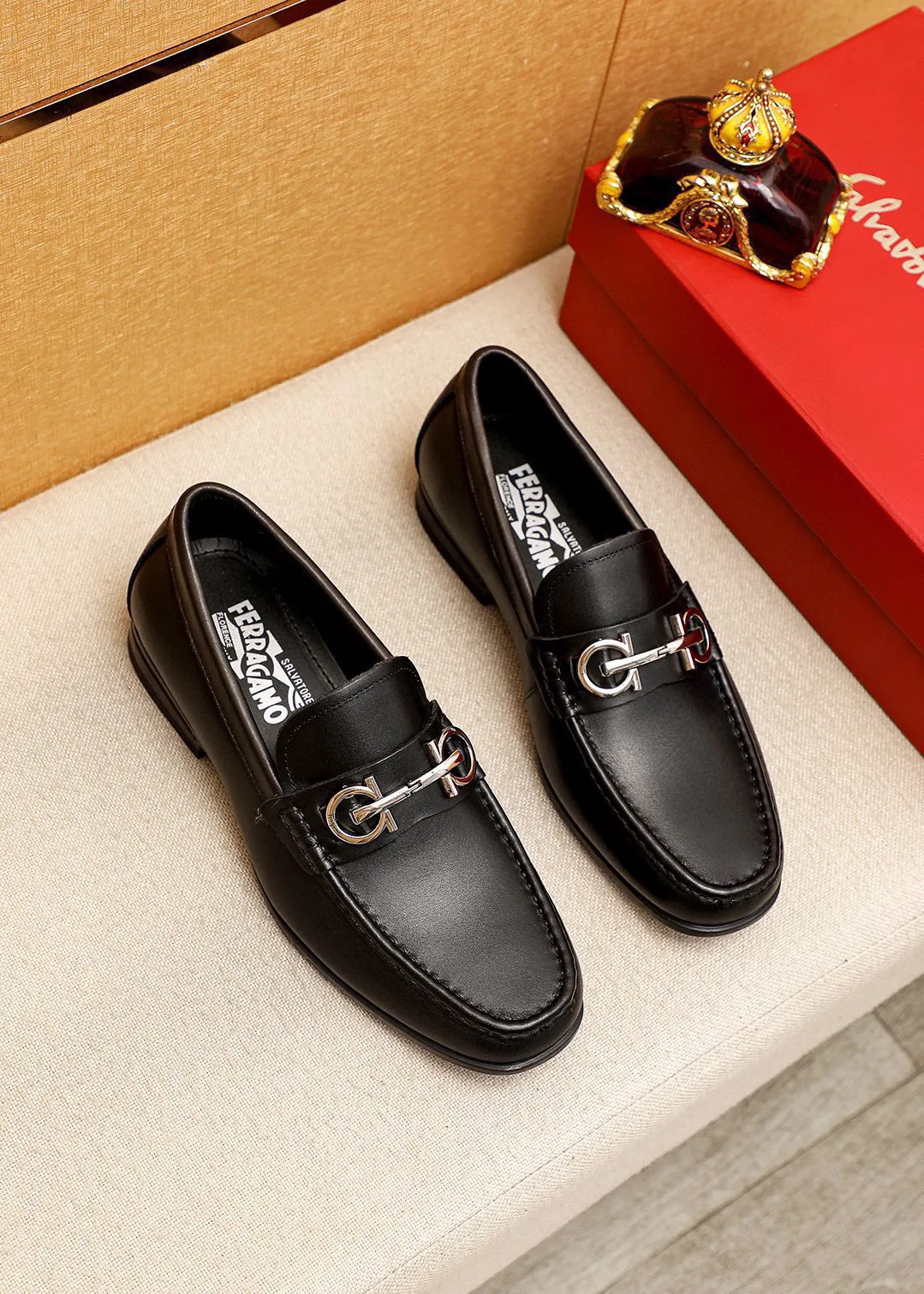 Men's shoes 💰480 💐 Product trademark: Ferragamo "Ferragamo" casual leather shoes Regular size: 38-44 (45🉑️customized) Product materials: Selected imported first-layer calfskin upper + luxury hardware buckle, imported water-dyed cow leather lining. Strong three-dimensional visual effect, original outsole color: 4⃣️seed leather materials available